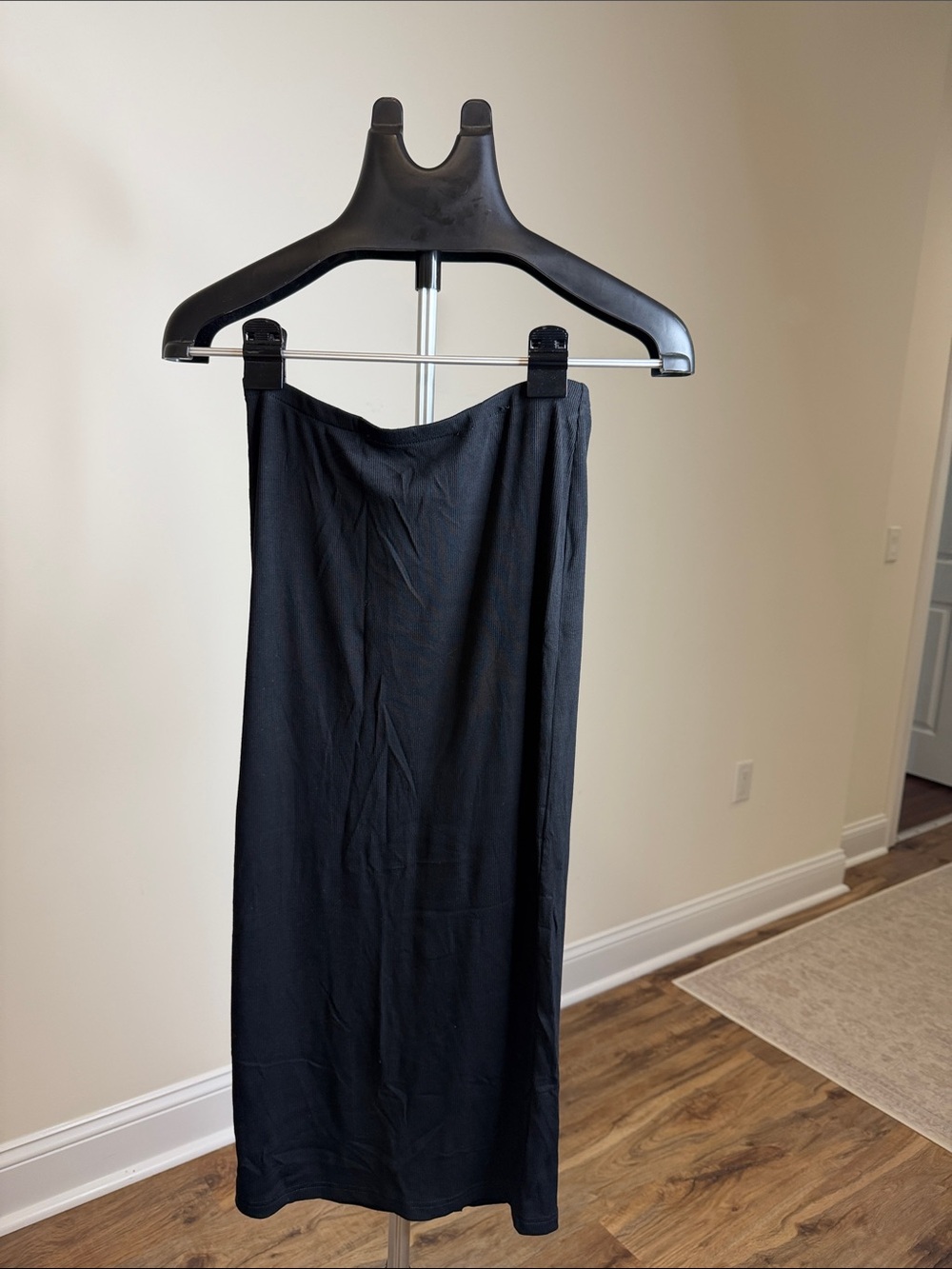H&M Black Midi Skirt with Straight Silhouette